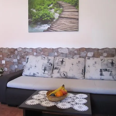 Helena Apartment *