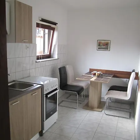Helena Apartment Pula