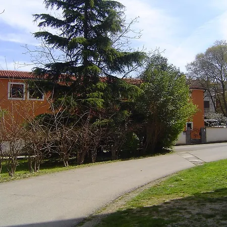 Helena Apartman